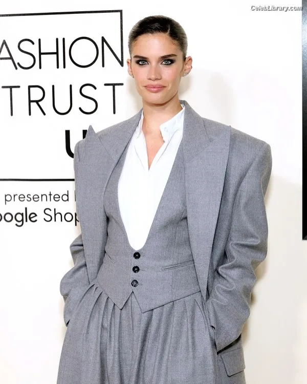 Sara Sampaio photo 19 of 488