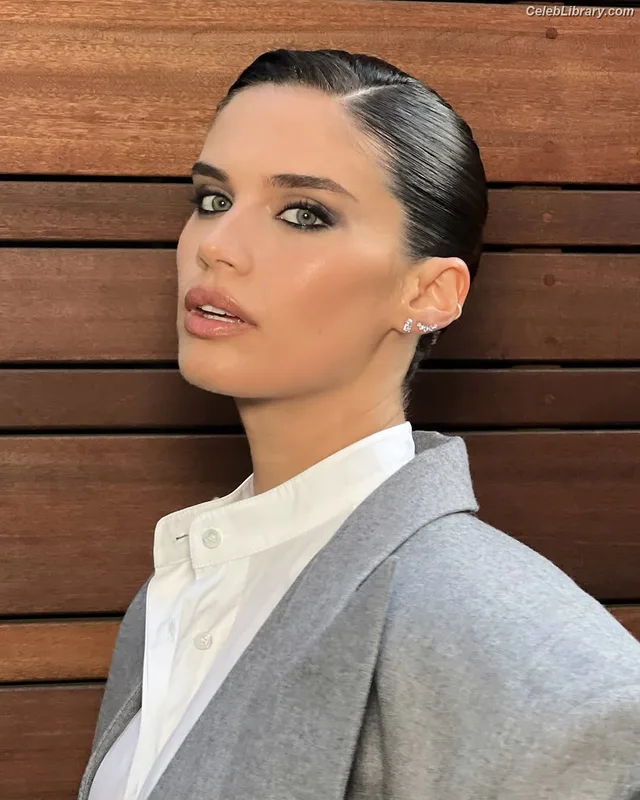Sara Sampaio photo 21 of 488