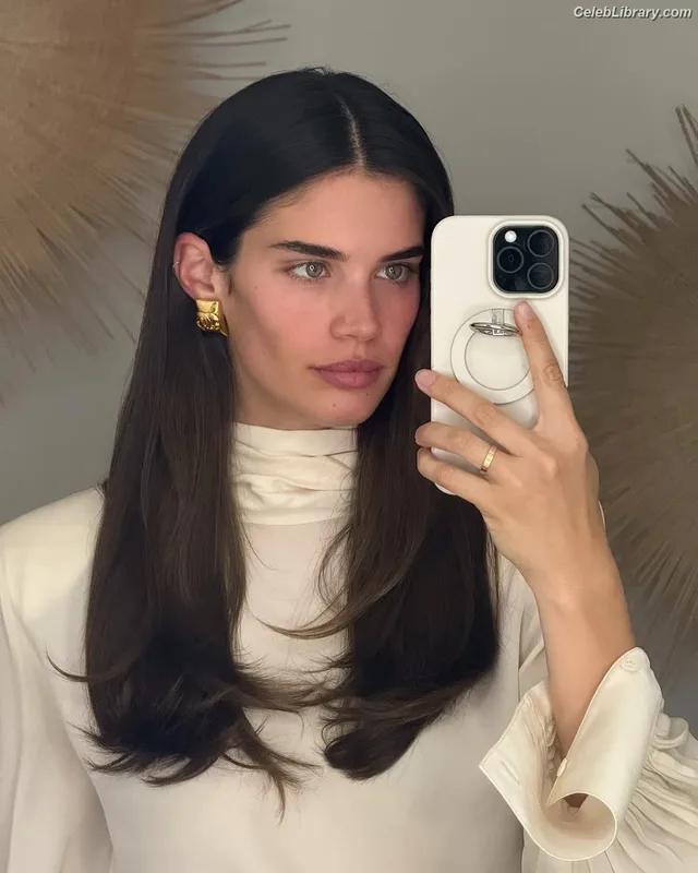 Sara Sampaio photo 24 of 488