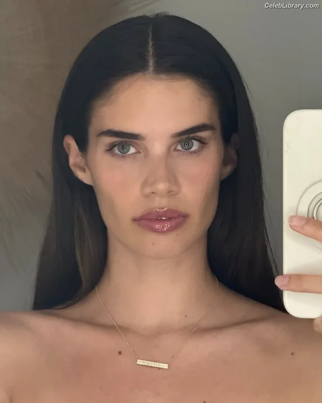 Sara Sampaio photo 1 of 488