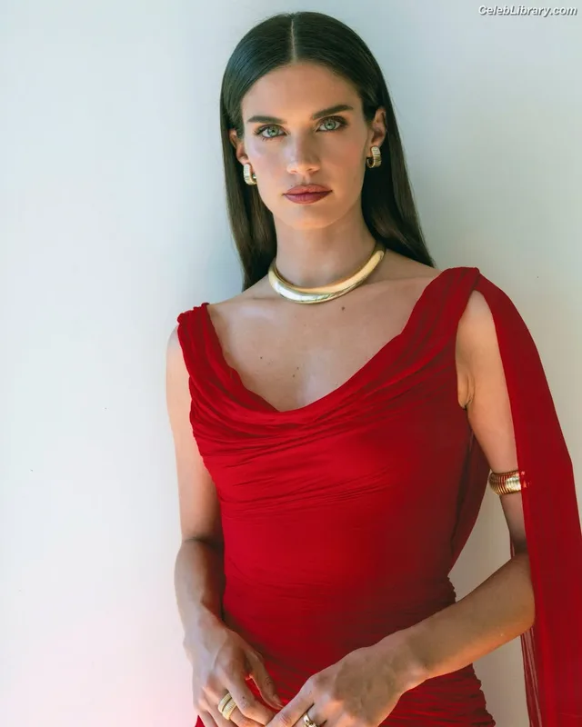 Sara Sampaio photo 7 of 488