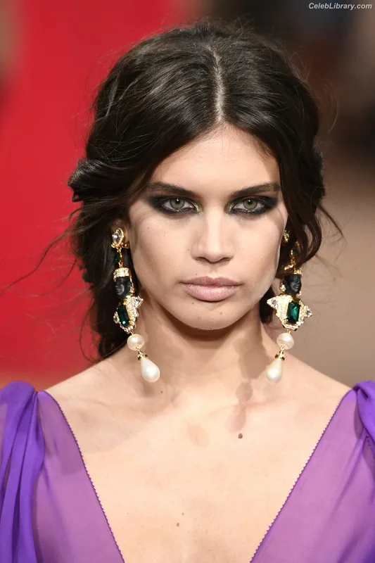 Sara Sampaio photo 23 of 488