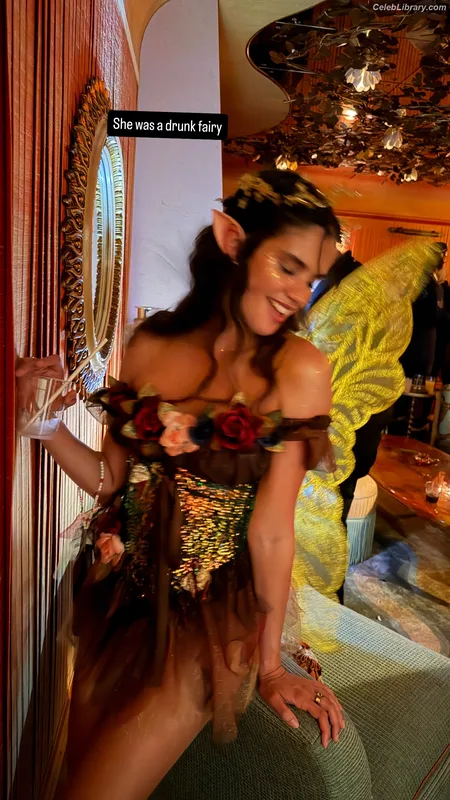 Sara Sampaio photo 4 of 488