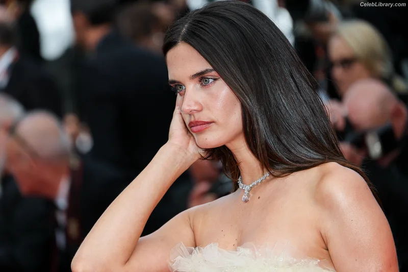 Sara Sampaio photo 13 of 488