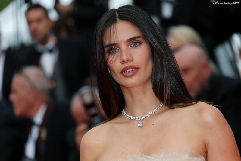 Sara Sampaio photo 16 of 488