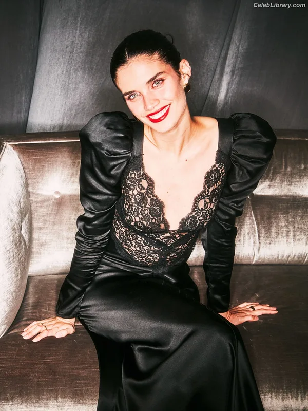 Sara Sampaio photo 14 of 488
