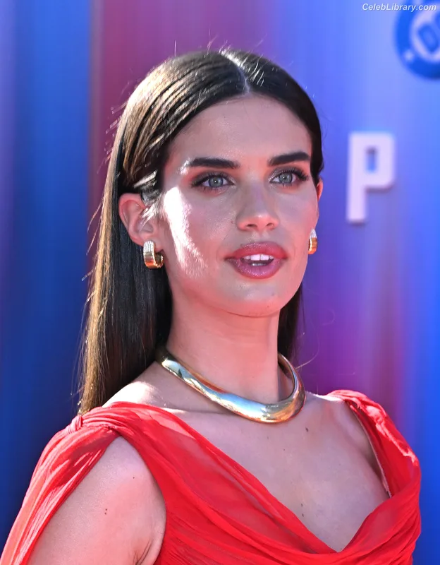 Sara Sampaio photo 12 of 488