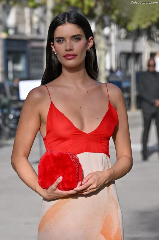 Sara Sampaio photo 6 of 488