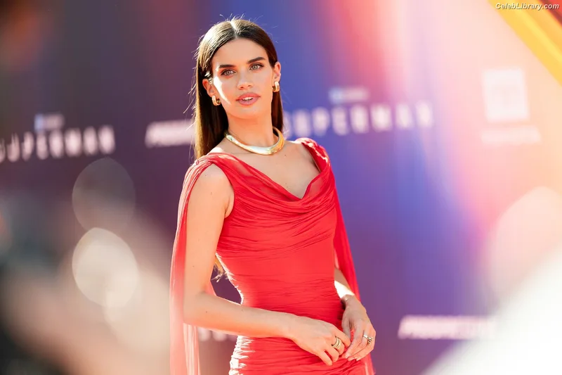 Sara Sampaio photo 17 of 488