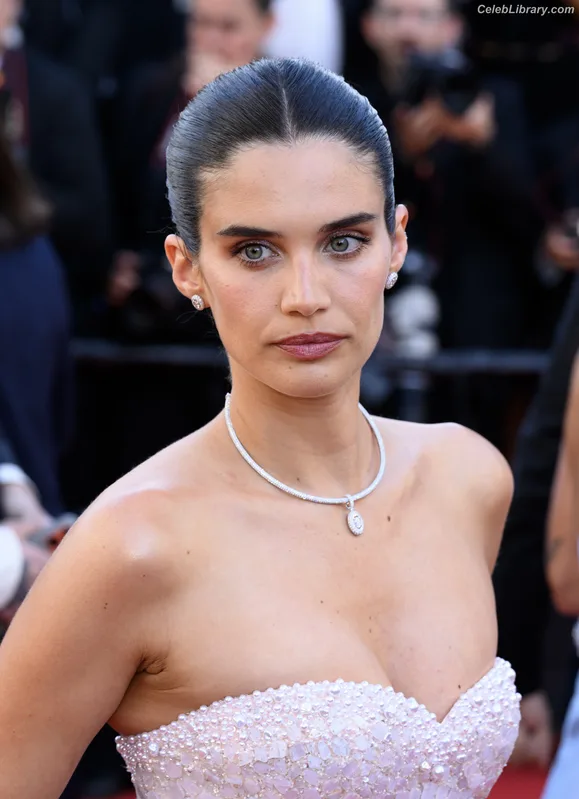 Sara Sampaio photo 6 of 488