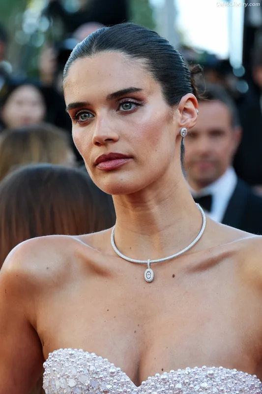 Sara Sampaio photo 18 of 488