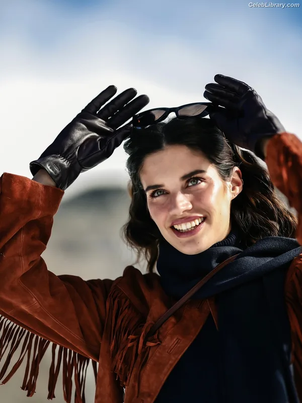 Sara Sampaio photo 11 of 488