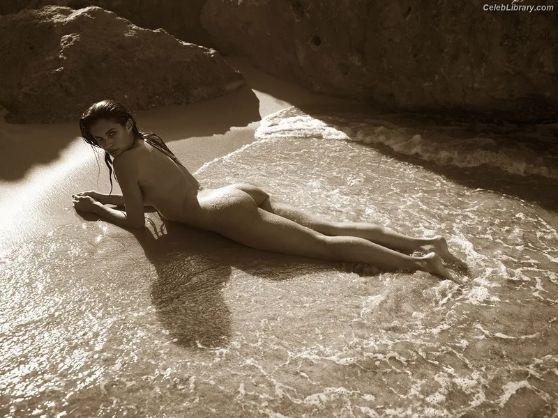 Sara Sampaio photo 20 of 488