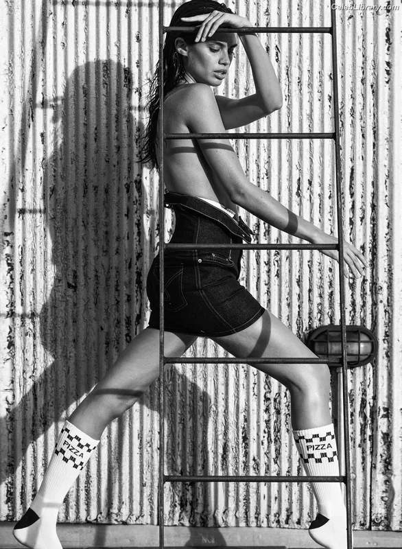 Sara Sampaio photo 20 of 488