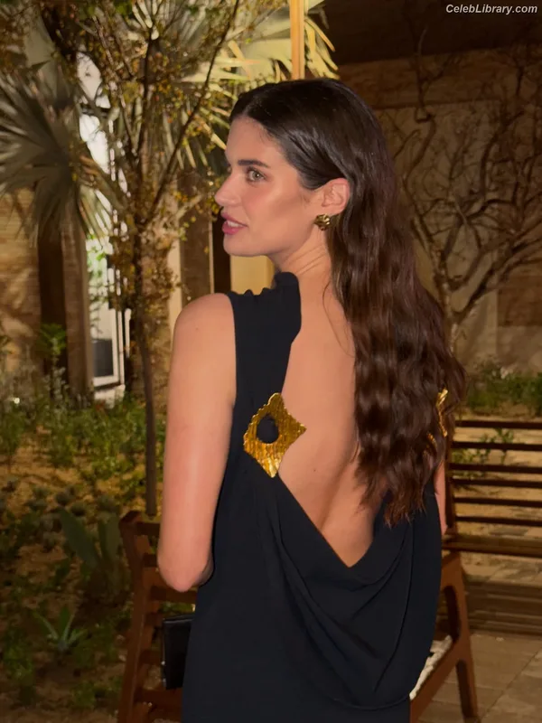 Sara Sampaio photo 20 of 488