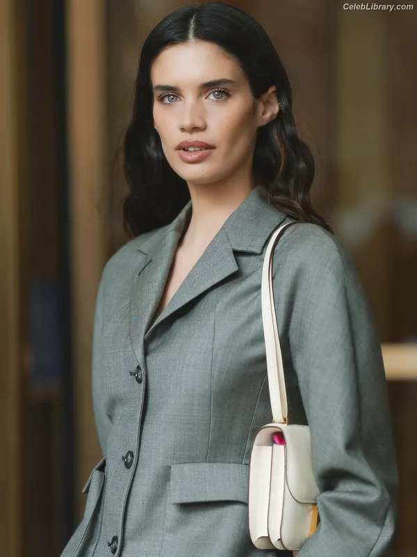 Sara Sampaio photo 7 of 488