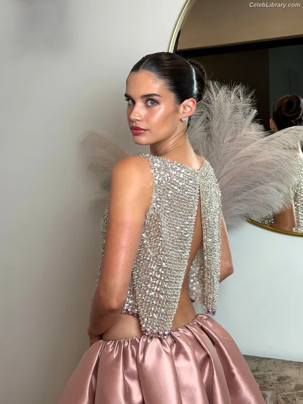 Sara Sampaio photo 17 of 488