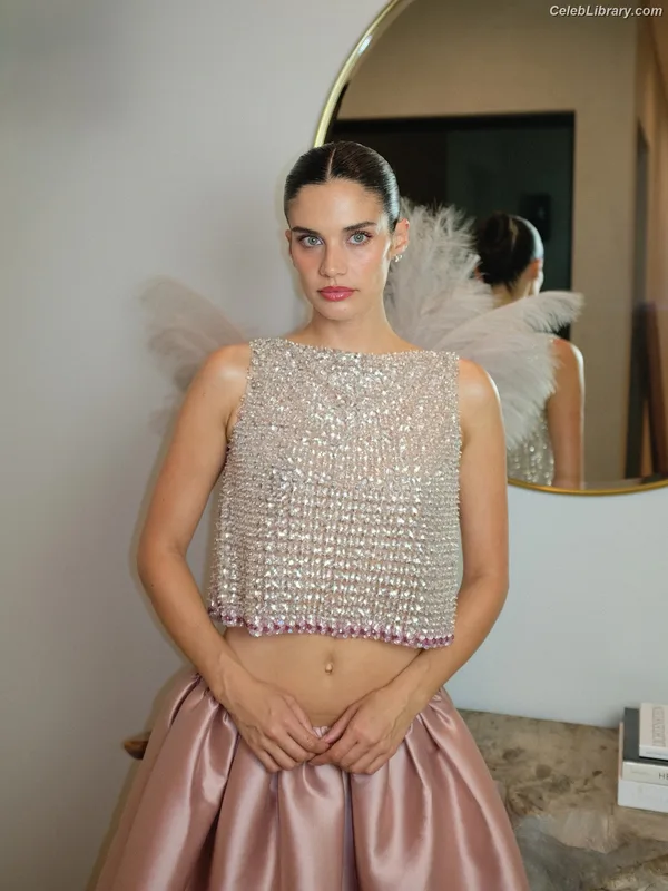 Sara Sampaio photo 19 of 488