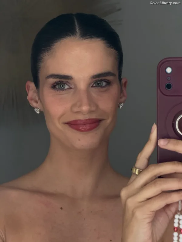 Sara Sampaio photo 21 of 488