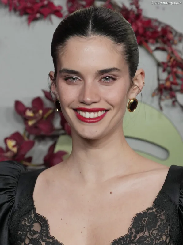 Sara Sampaio photo 6 of 488