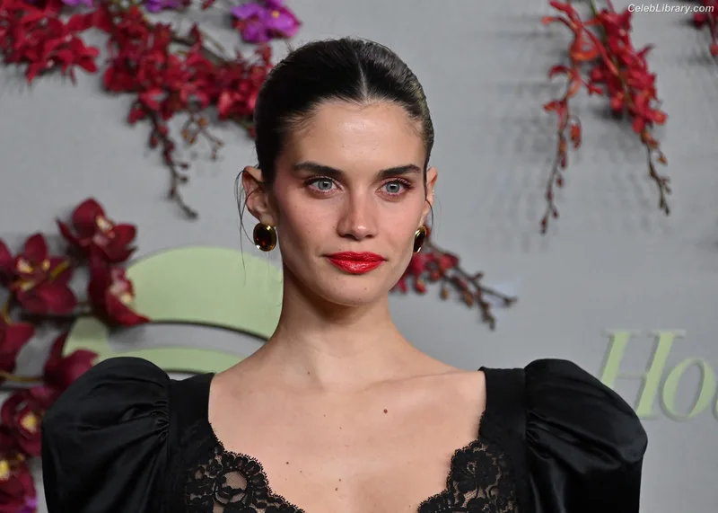 Sara Sampaio photo 13 of 488