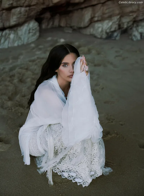 Sara Sampaio photo 6 of 488