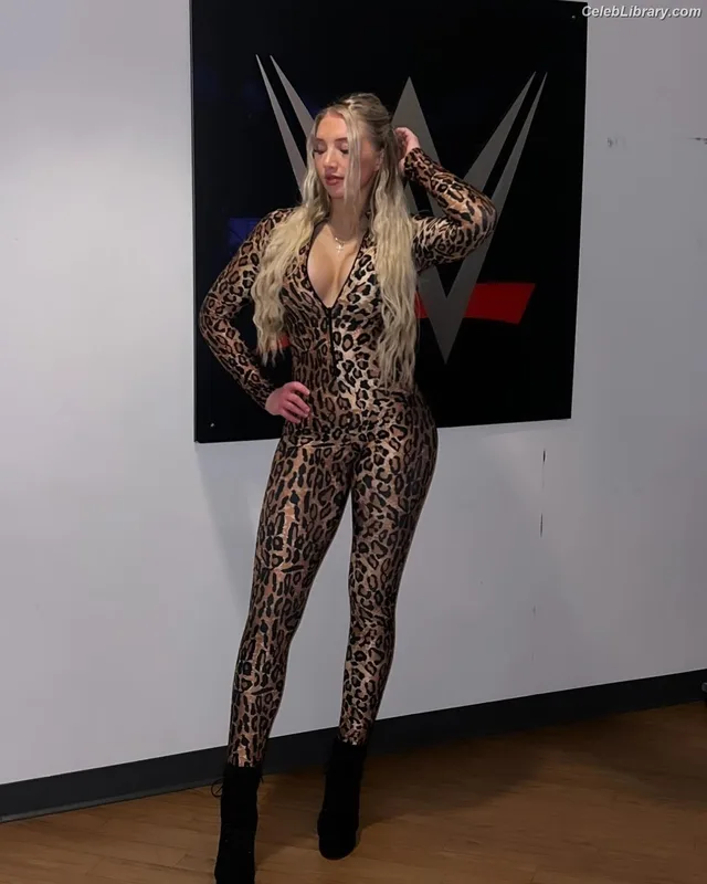 Sarah Baer photo 16 of 117