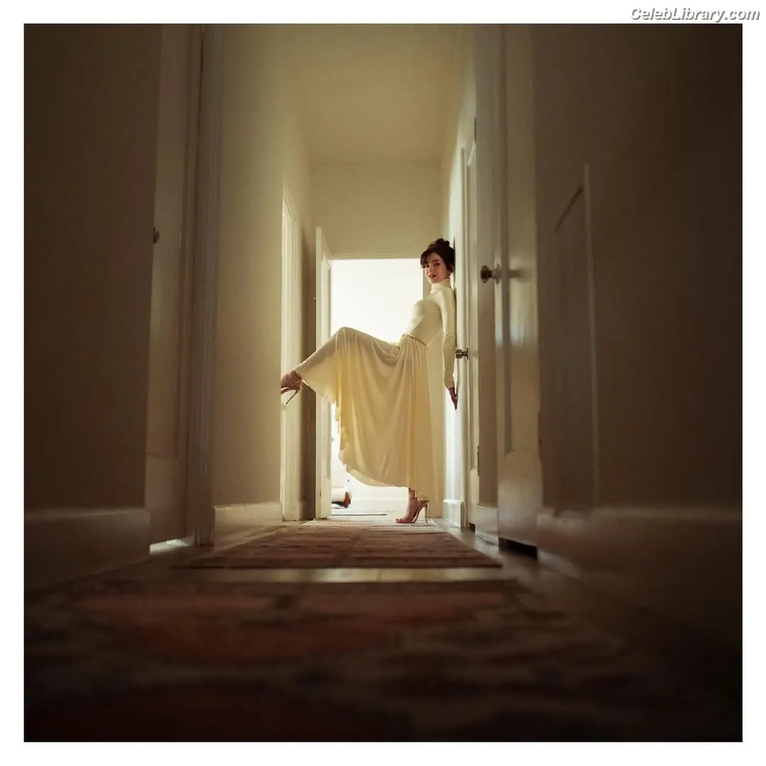 Sarah Bolger photo 7 of 29