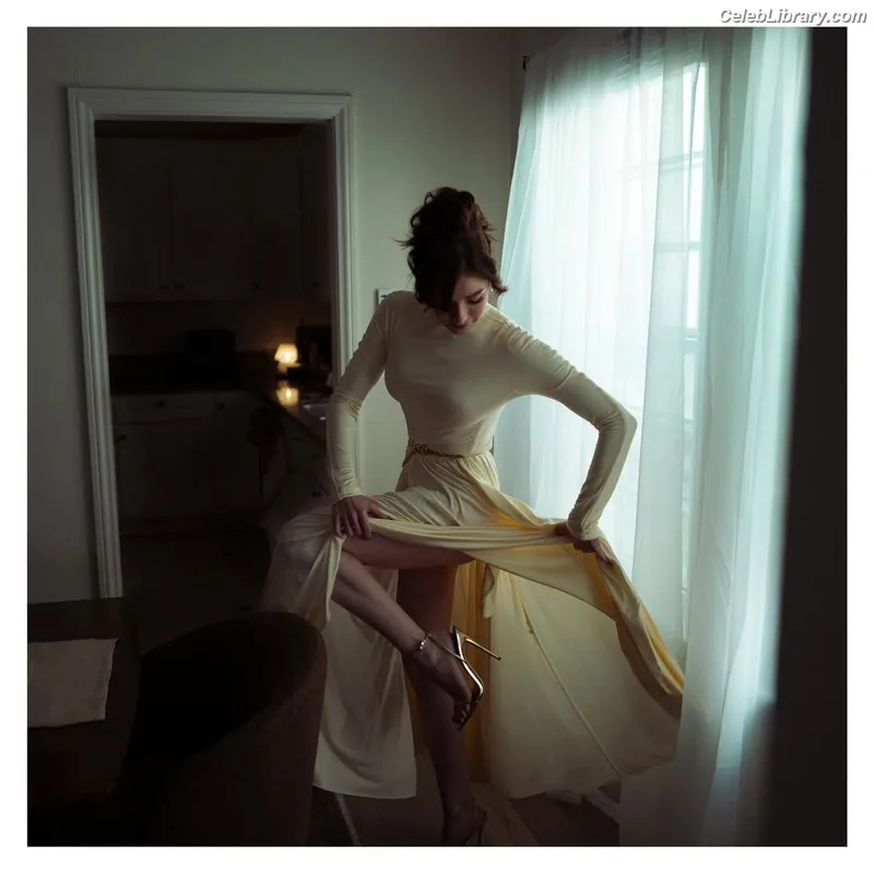 Sarah Bolger photo 6 of 29