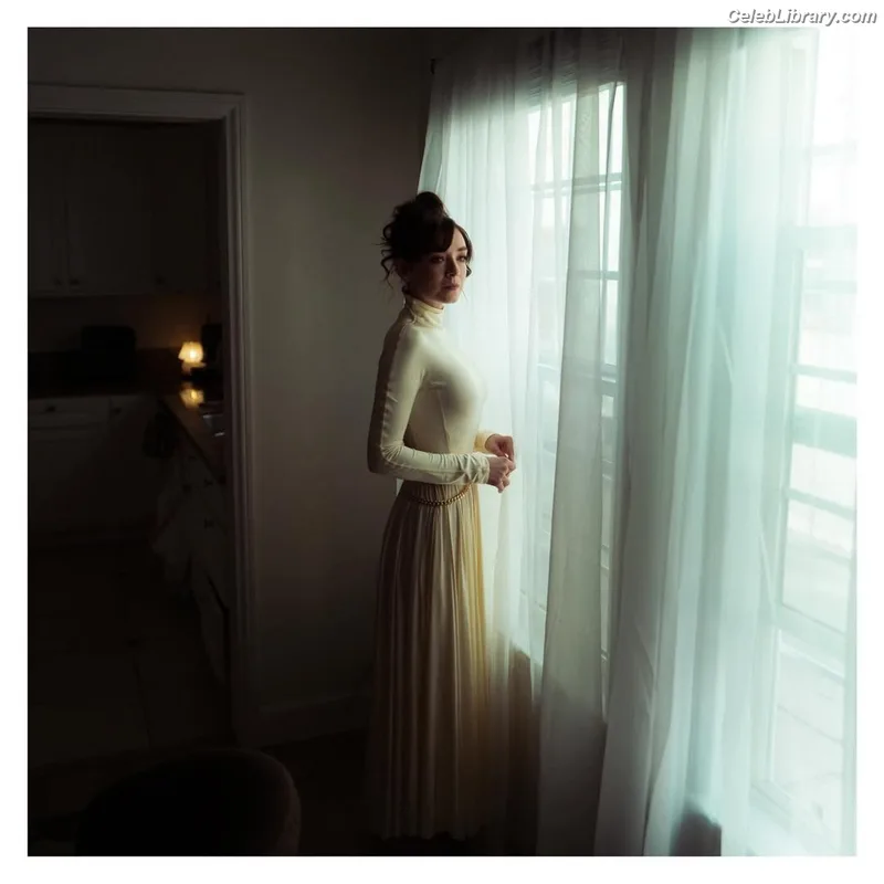 Sarah Bolger photo 9 of 29