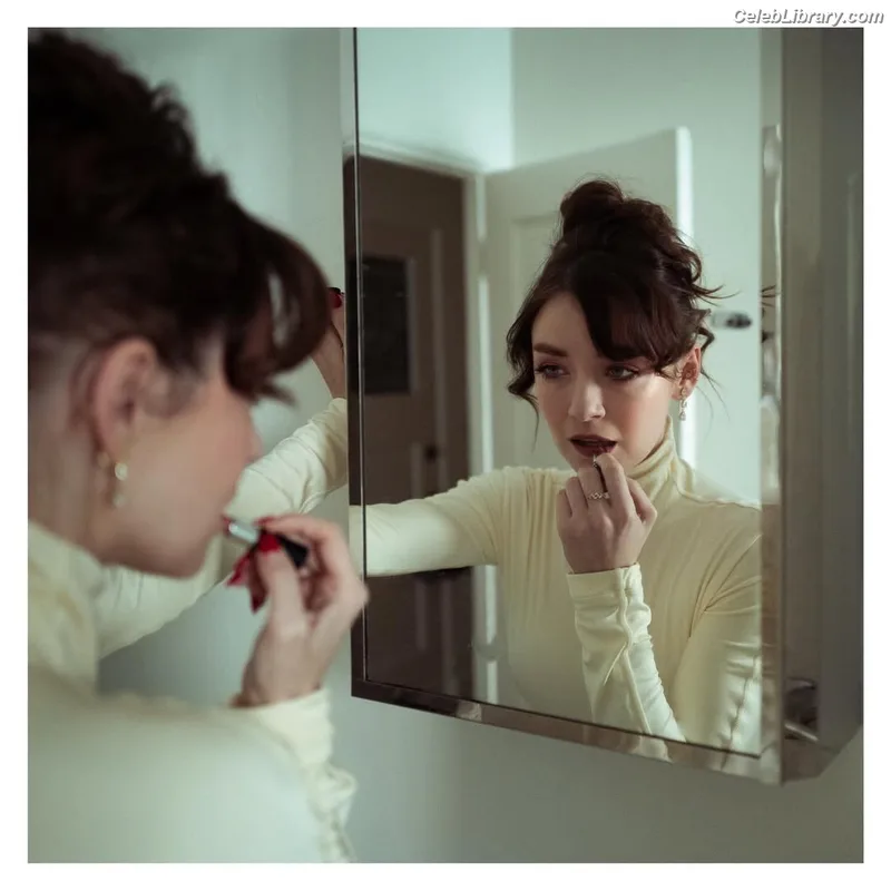 Sarah Bolger photo 10 of 29