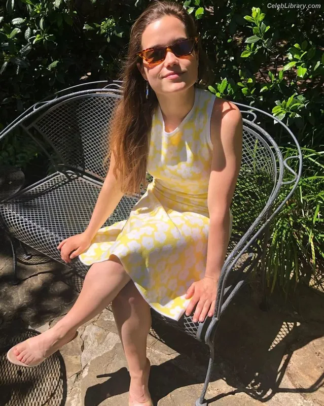 Sarah Catherine Hook photo 14 of 236