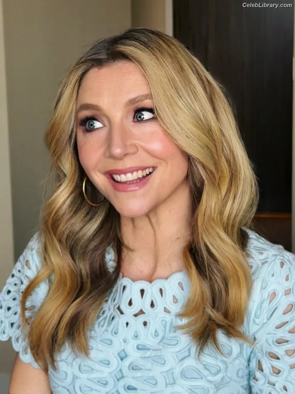 Sarah Chalke photo 6 of 20