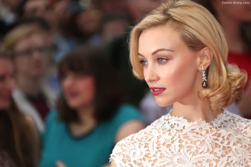 Sarah Gadon photo 1 of 42