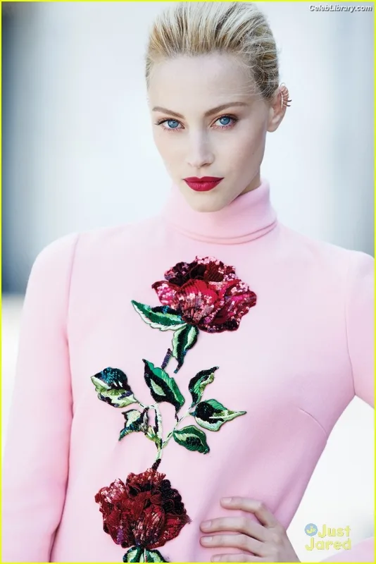 Sarah Gadon photo 2 of 42