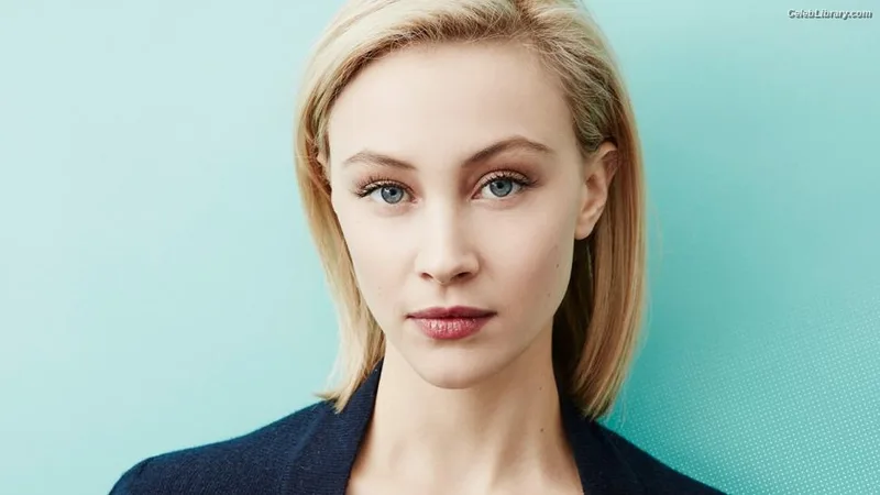 Sarah Gadon photo 9 of 42