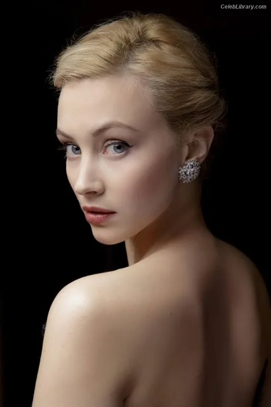 Sarah Gadon photo 12 of 42
