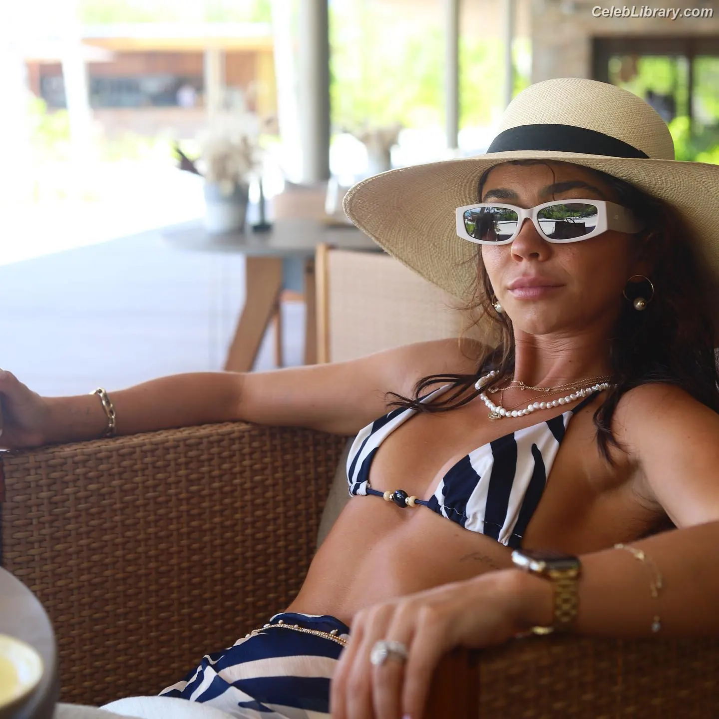 Sarah Hyland photo 8 of 297