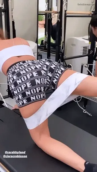Sarah Hyland photo 19 of 297