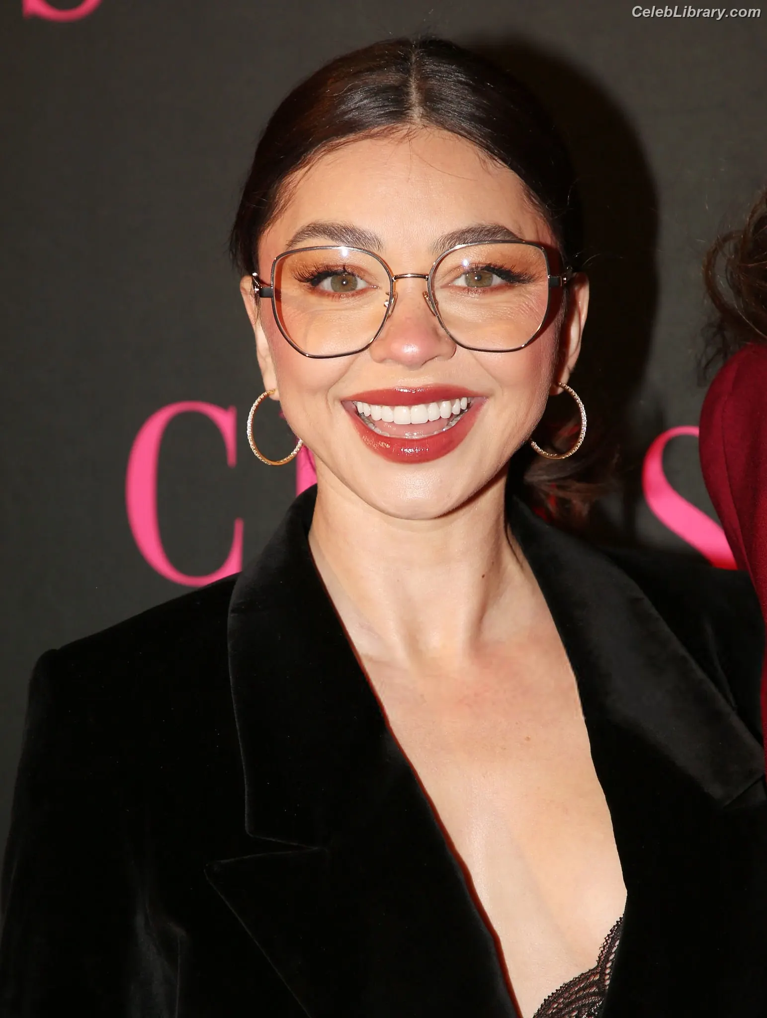 Sarah Hyland photo 12 of 297