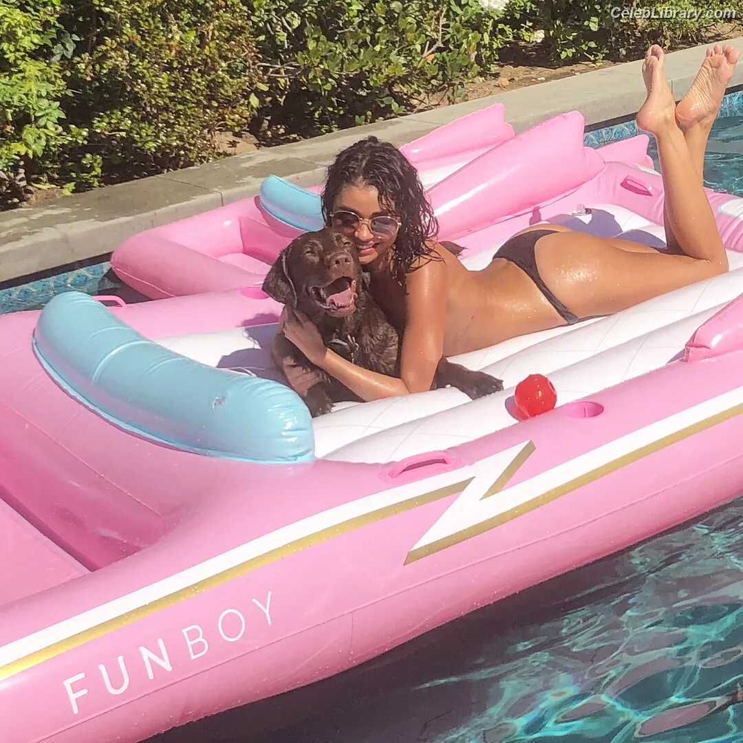 Sarah Hyland photo 20 of 297