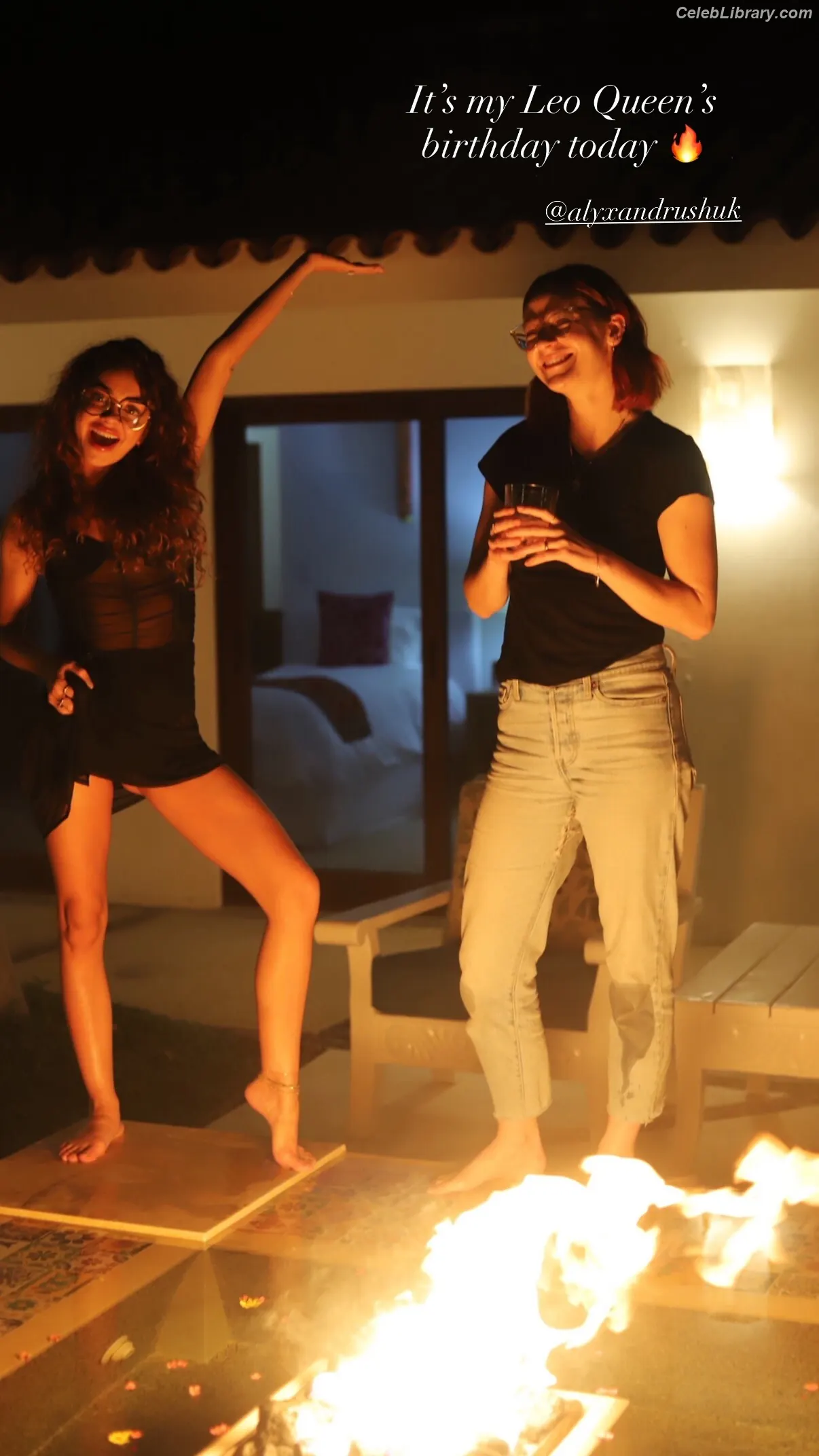Sarah Hyland photo 21 of 297