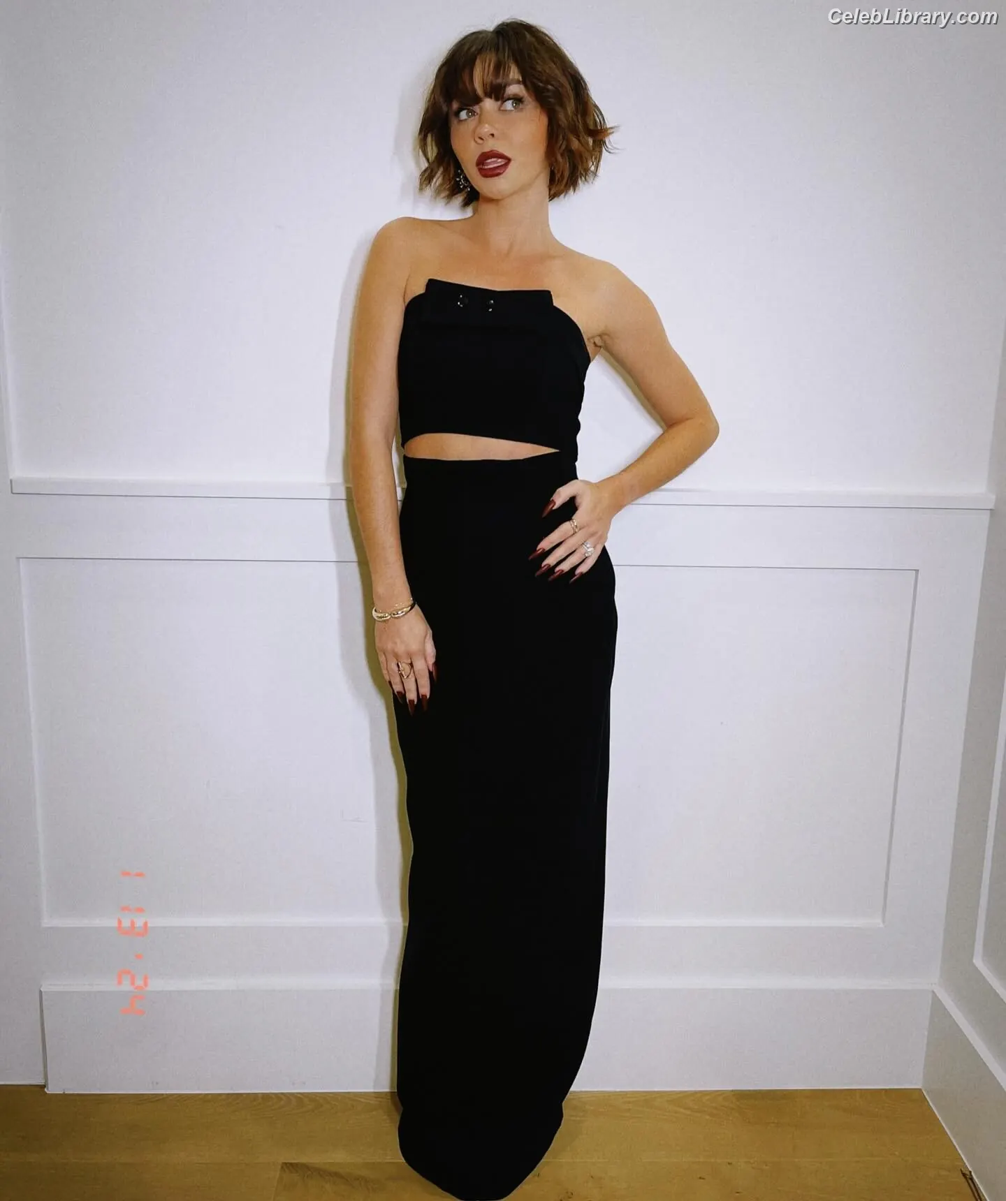 Sarah Hyland photo 17 of 297
