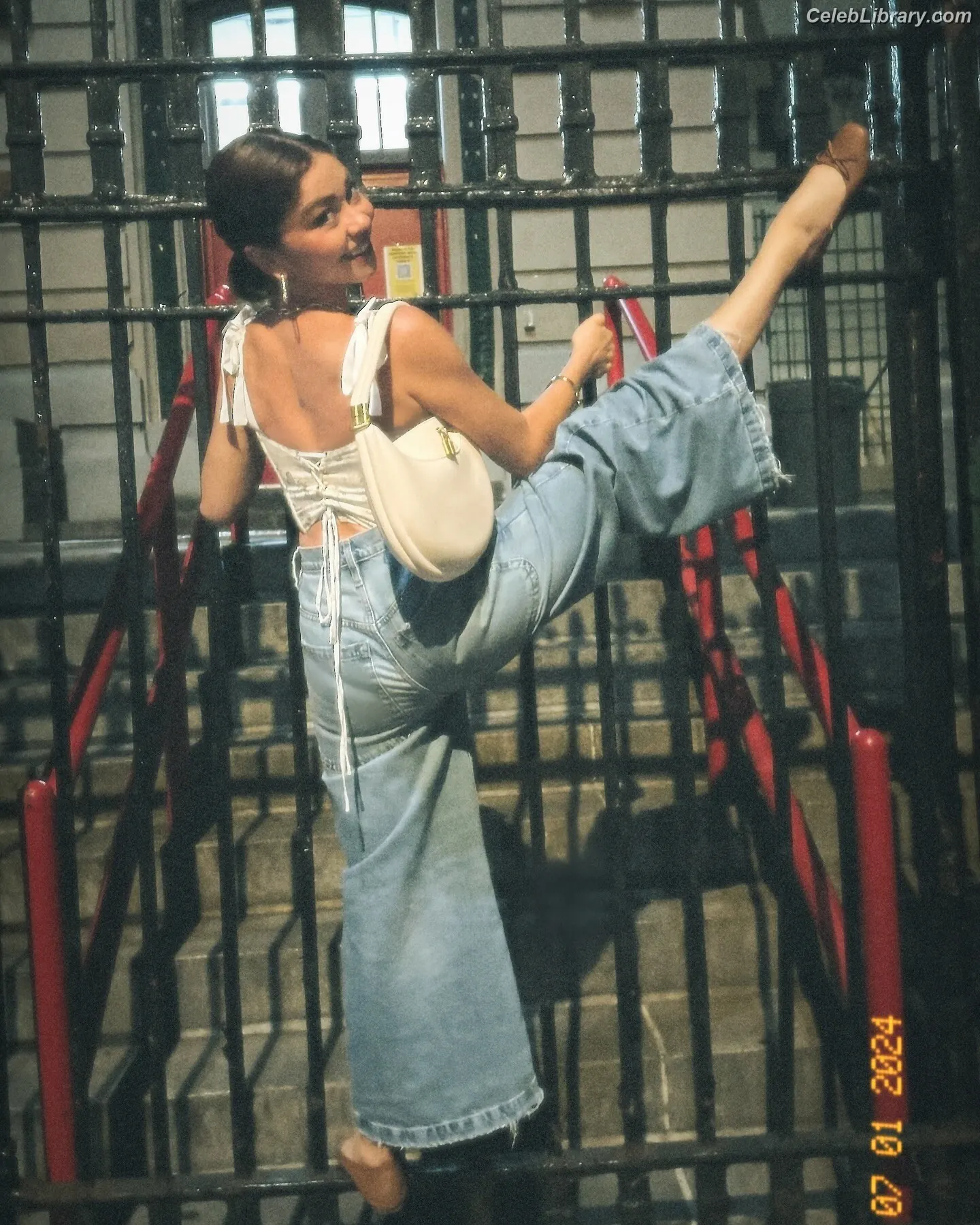 Sarah Hyland photo 7 of 297