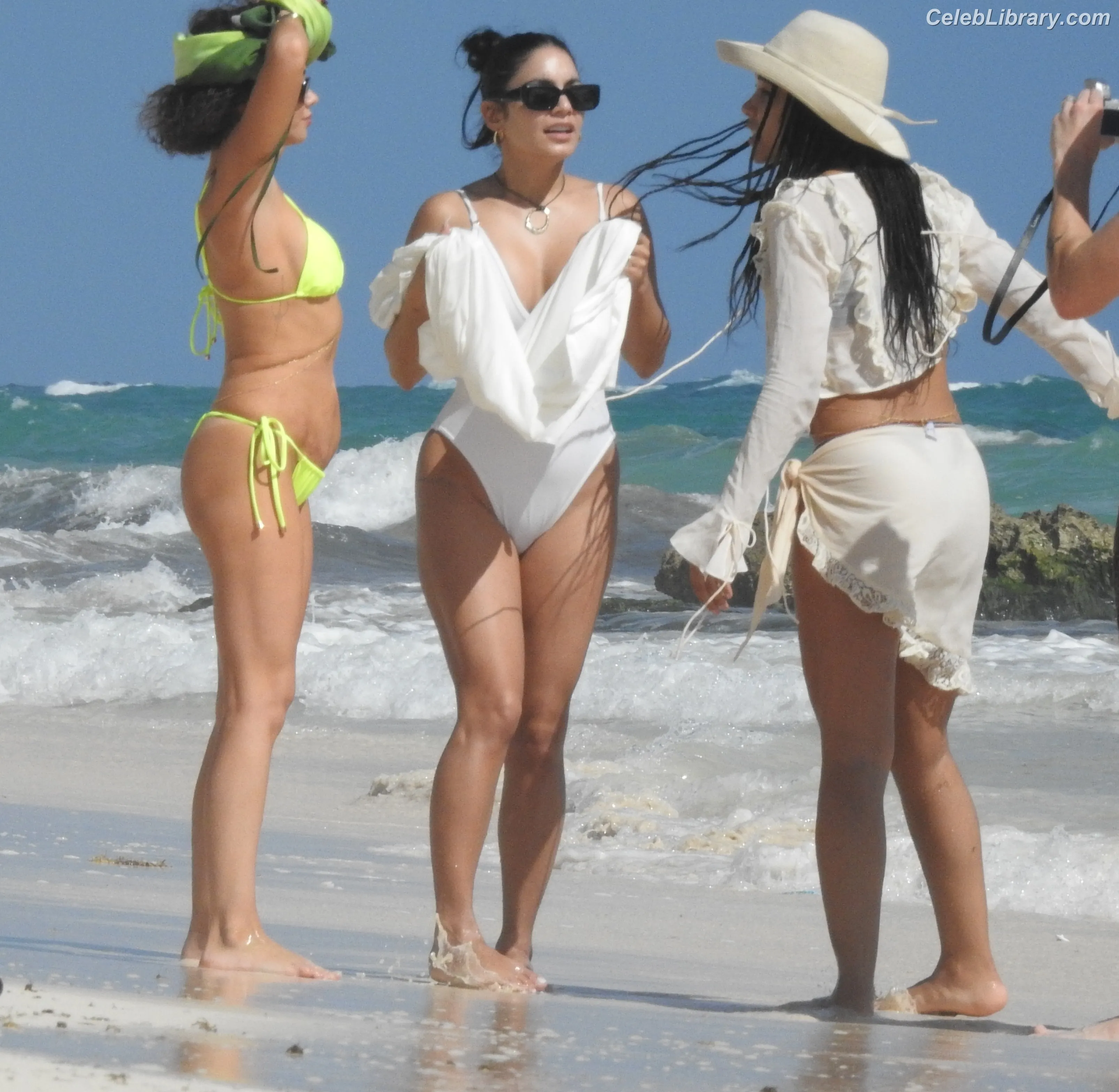 Sarah Hyland photo 24 of 297