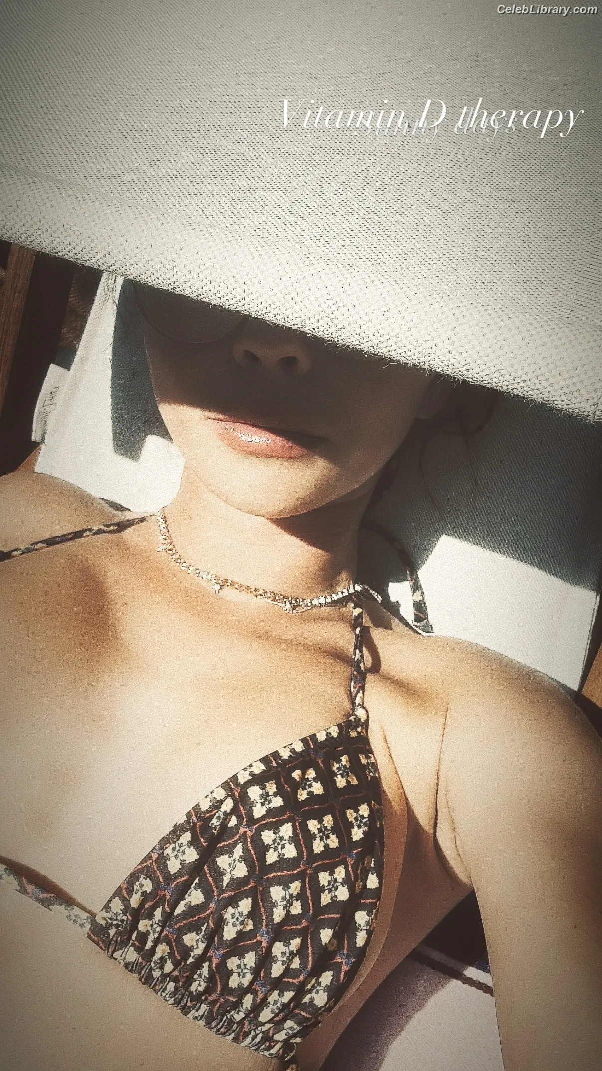Sarah Hyland photo 9 of 297