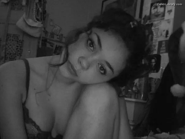 Sarah Hyland photo 15 of 297
