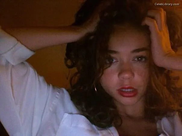 Sarah Hyland photo 16 of 297