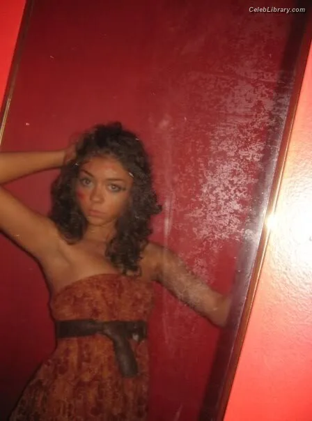 Sarah Hyland photo 17 of 297