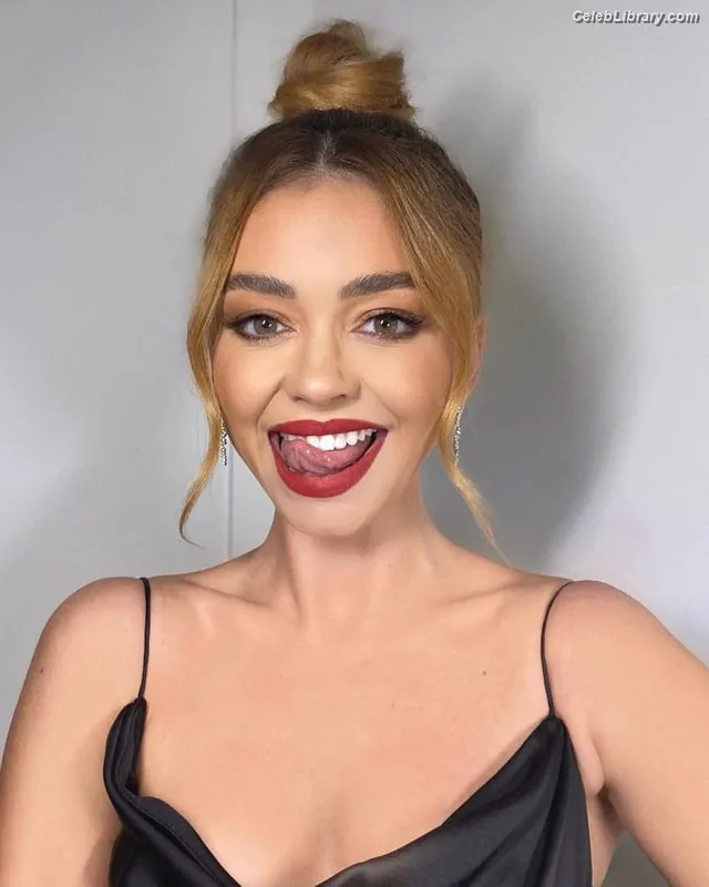 Sarah Hyland photo 24 of 297